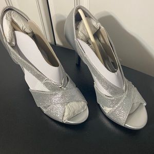 Fioni Silver Heels
